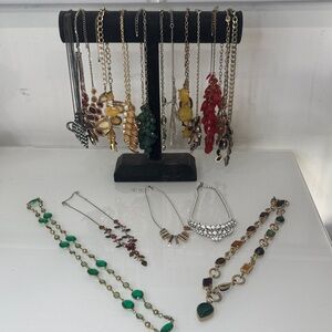 HUGE BUNDLE OF 17!! VINTAGE NECKLACES